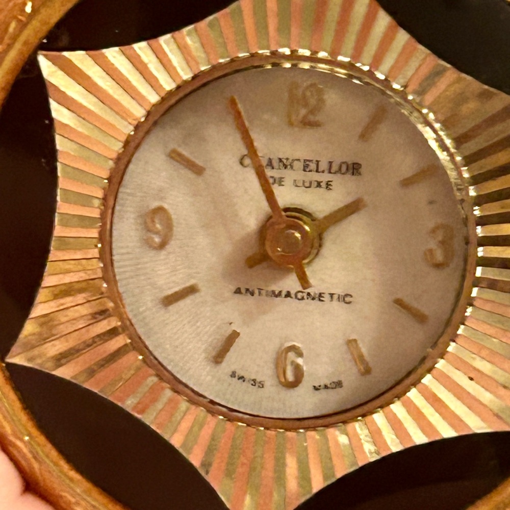 Ladies Vintage Pocket Watch CHANCELLOR DeLUXE Antimagnetic Swiss Made WORKING! - Picture 2 of 4